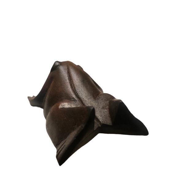 Tiny hand carved wooden frog. - Picture 4 of 4